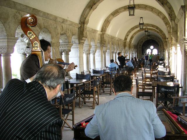 43 Budapešť, Hradní vrch, Rybářská bašta (Halászbástya), 05.07.11 